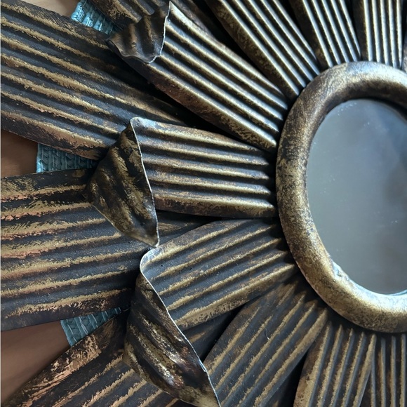 Original Pier 1 Sunburst Bronze Tone 23” Diameter Metal Wall Mirror - Picture 5 of 7